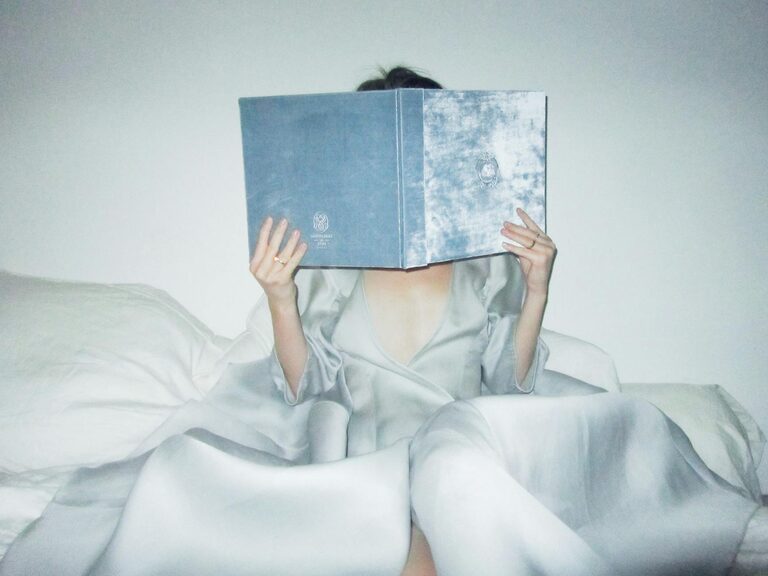 Cozy Evenings Without Screens: Relax and Reconnect Offline